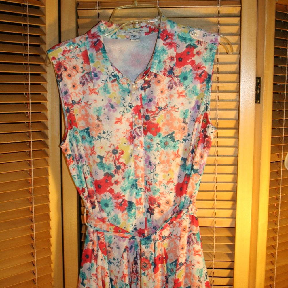 American Rags White w/Multi Color Floral Size M